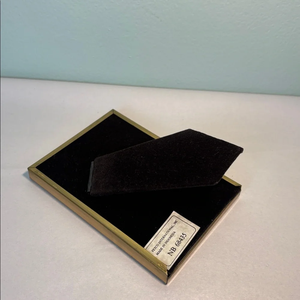 Fetco International Inc Elegant Gold Tone Picture Frame